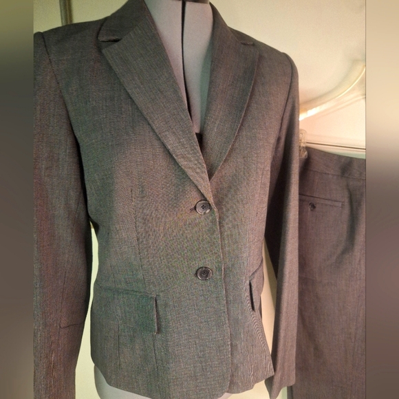 Raffaella Petites Dark Grey Two Piece Suit Size 6 p - Picture 1 of 7